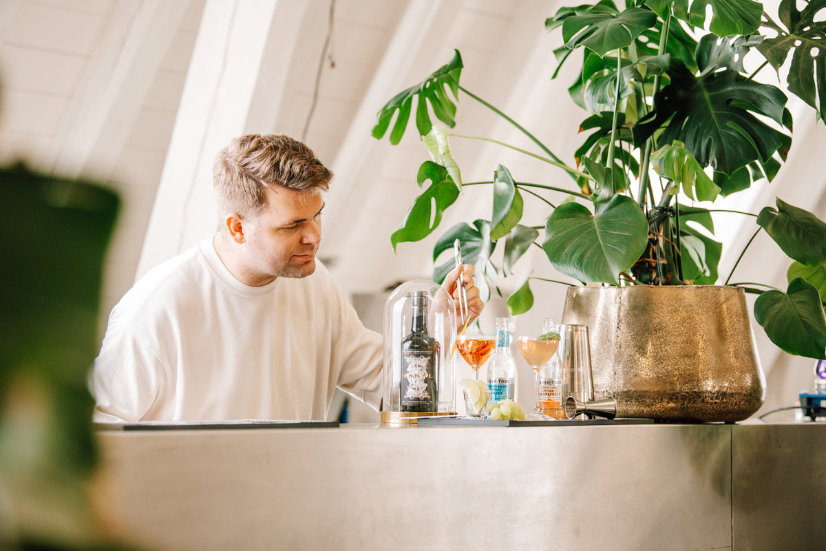 Bar in der Brennerei Aktienmühle Basel mit fertigen Drinks