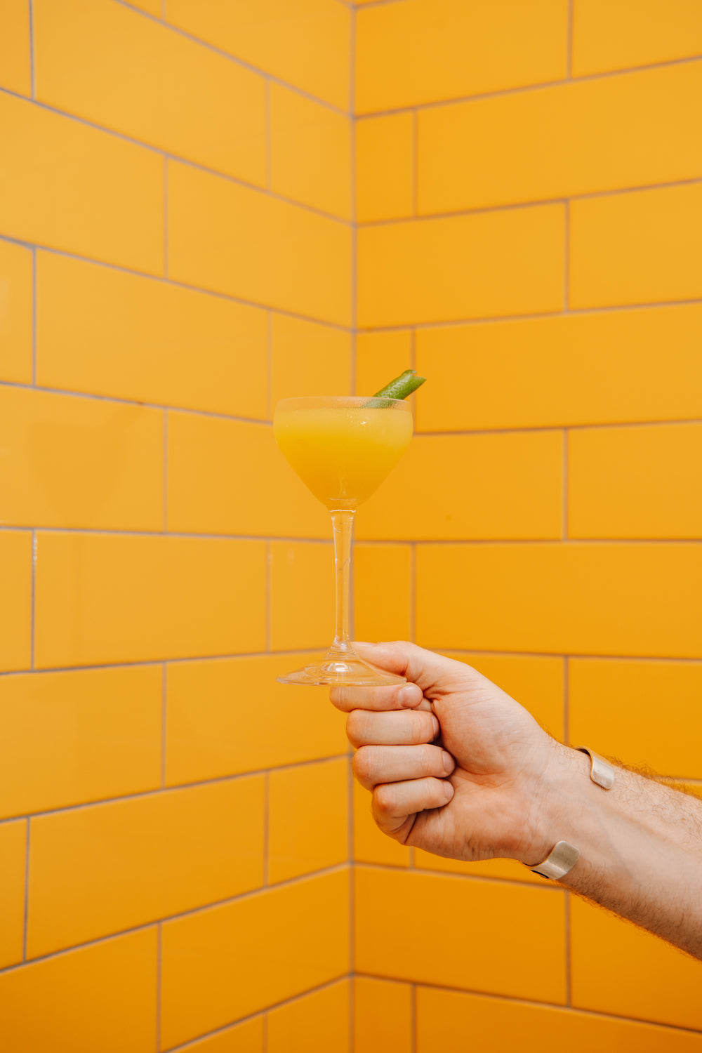 Cocktail in der Coupette, doppelt abgeseiht und ohne Garnitur